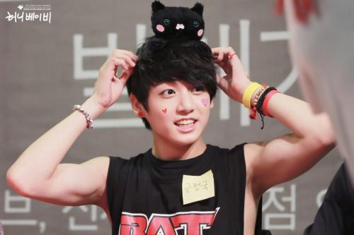 pervert-hyung:  baby armpits makes hyung horny…