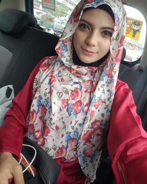 awekcomel:  Koleksi Zalfa Zin bertudung 