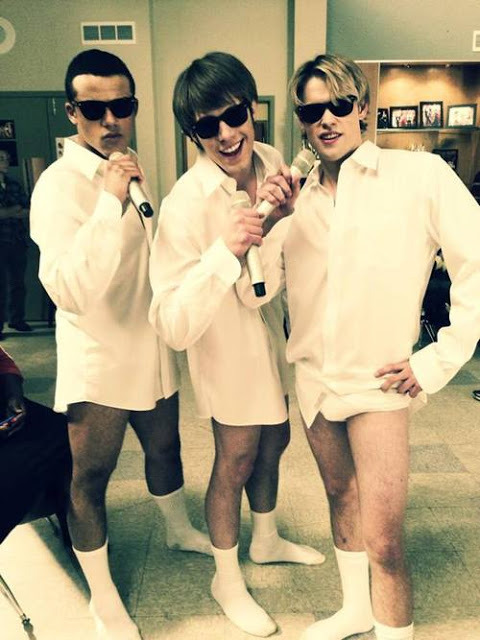 celebundiedrawer:  Have a gleeful weekend everybody! 