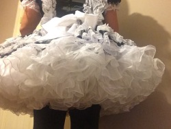 themasterofpetticoats:Sissy maid dress and in chastity !
