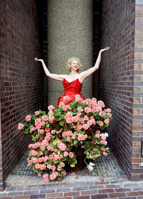 thronescastdaily:Gwendoline Christiephotographed by Juergen Teller for British VogueDecember 2017