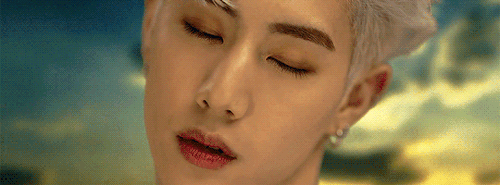 tuanpumpkins:i won’t let go of the light called ‘you’