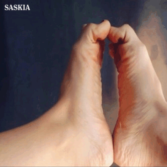 XXX saskias-feet:  Mmmmm…Rubbing my feet with photo