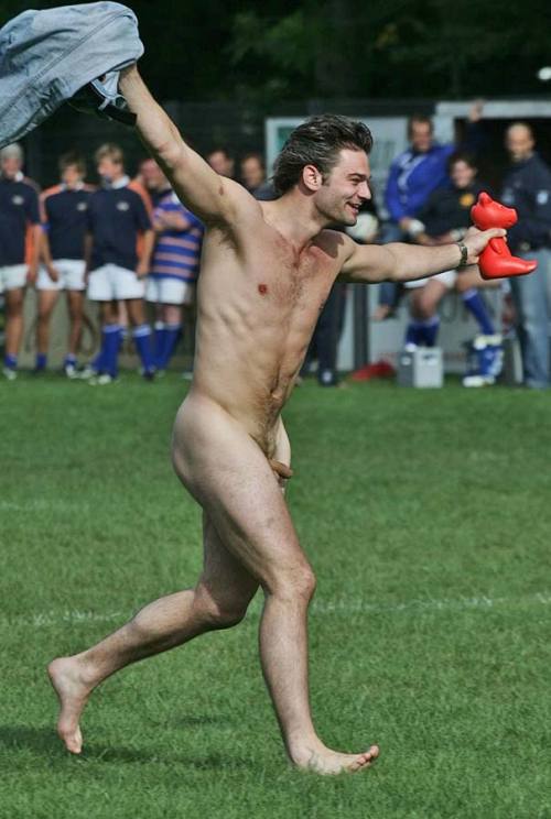 nakedblokes:  Naked blokes. That’s it. Nothing else.  nakedblokes.tumblr.com. follow. ask. submit. archive.