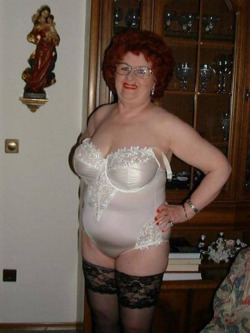 Big sexy granny in lingerie and stockings!Find