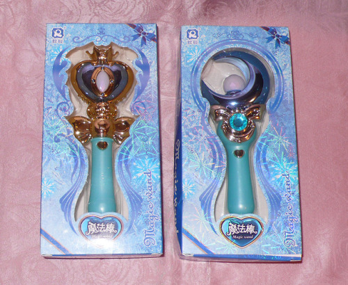 I love bootleg material! :D These blue wands are so cute!