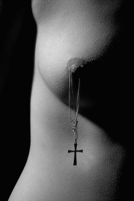 cravehiminallways212:  Adorned for your eyes only… 💋  Mmmmm need to get beads