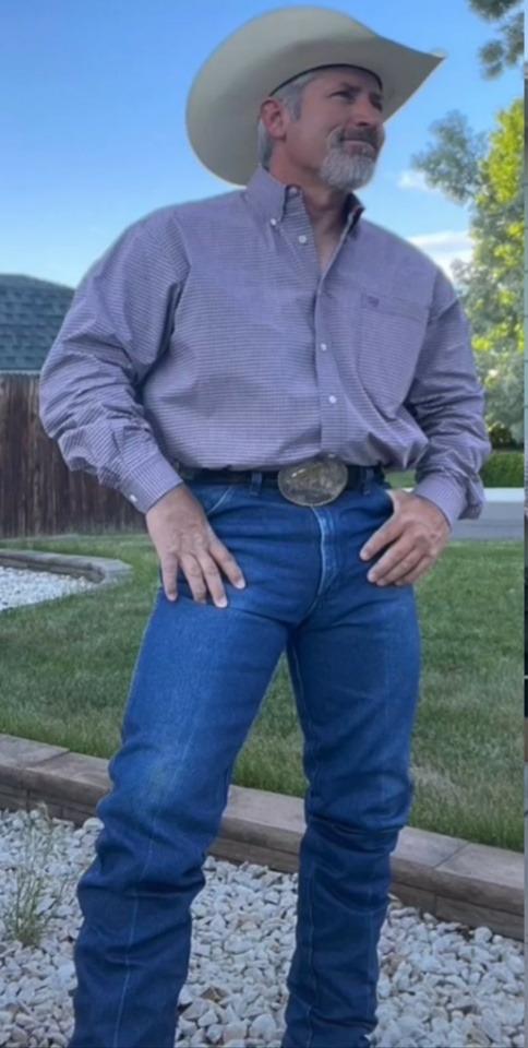 roosterboy:hotguysinwranglerjeans:FUCKIN WOOOOOOOOOFS 