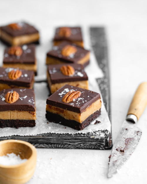 fullcravings:V/GF No Bake Caramel Brownies