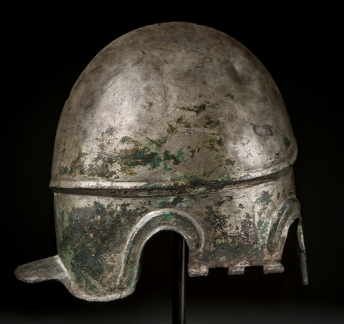 archaicwonder: Chalcidian Tinned Bronze Helmet, c. 5th Century BC ‘Chalcidian’ helmets a