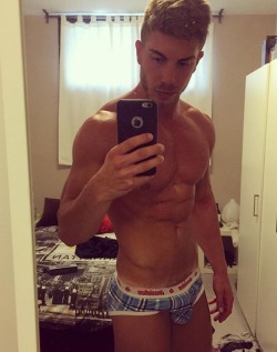 mystraightfriend:  Mystraightfriend.tumblr.com