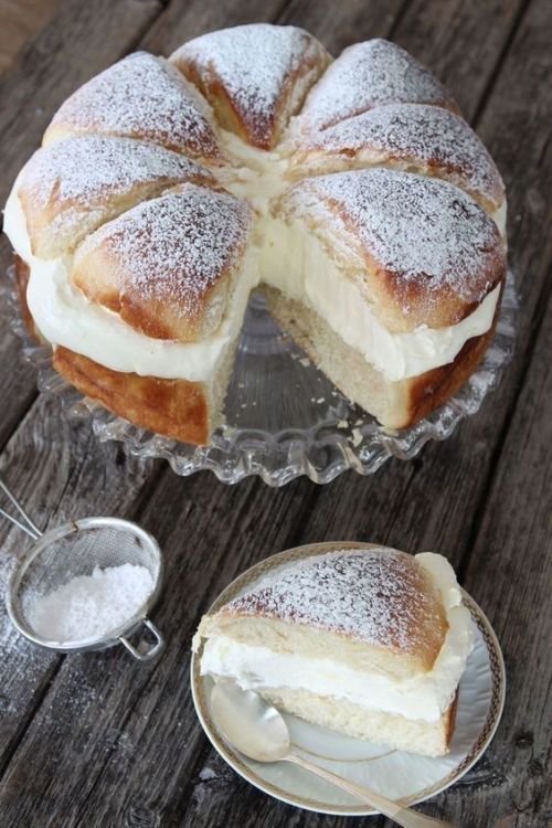 antikristrecipes: Swedish Cream Bun Cake 