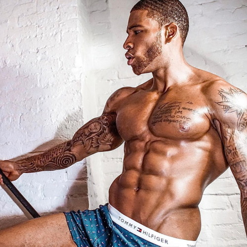 blackmenrule:  Can You Handle All This Sexy?Yeah, you can…IG: fashionmeetzfitnesshttps://blackmenrule.tumblr.com/