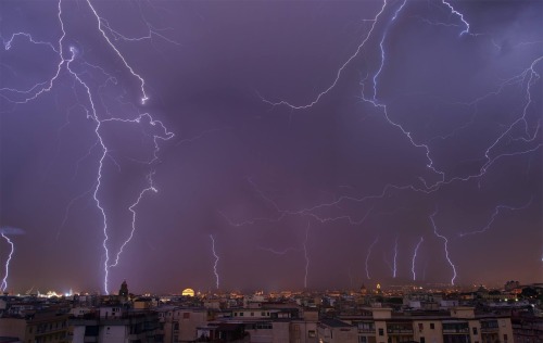 stonelpaesedellemeraviglie:  Italy: Sicily, Palermo Thunderstorm 22/23 June 2016 