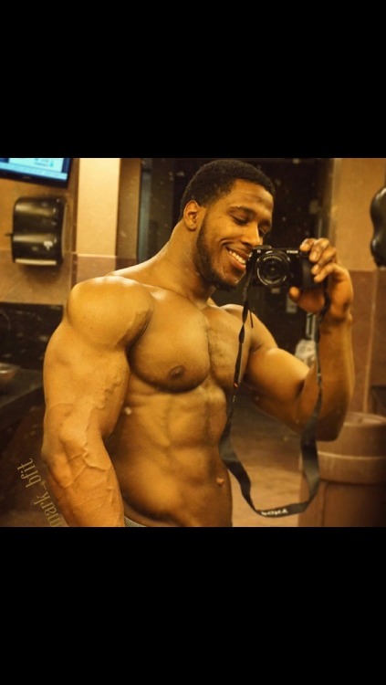 muscleworshipper08:So fucking FINE!!!