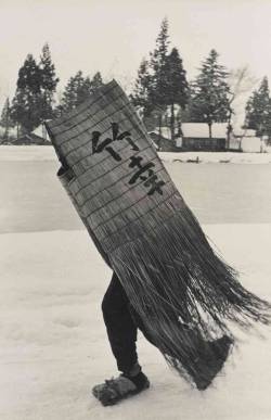 mitjaissick:  Hiroshi Hamaya Man in a Traditional