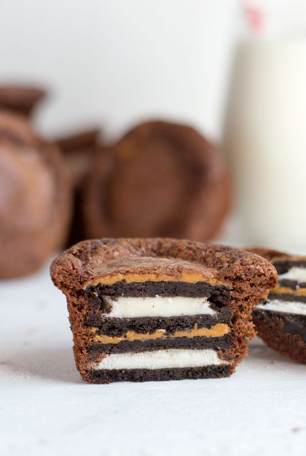 sweetoothgirl:  Oreo Peanut Butter Brownies 