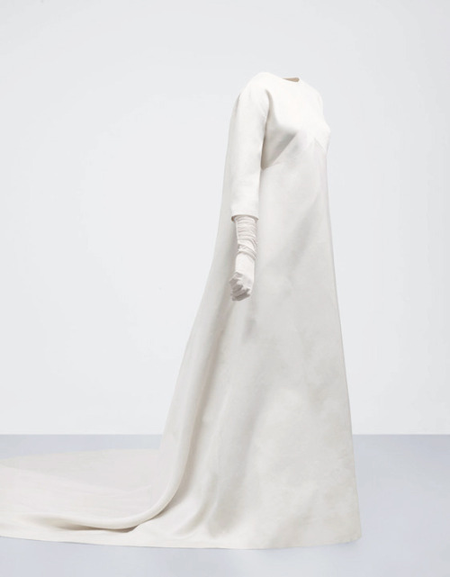 Cristóbal Balenciaga Bridal Gown and headdress by Hubert de