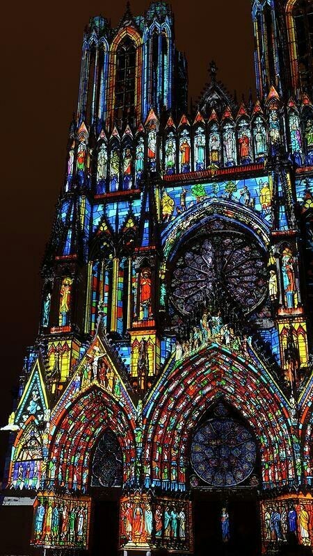 Notre-Dame de Reims, light show for its 800th anniversary in 2011.
Via @archpics (if anyone has original picture credit, please let me know…)