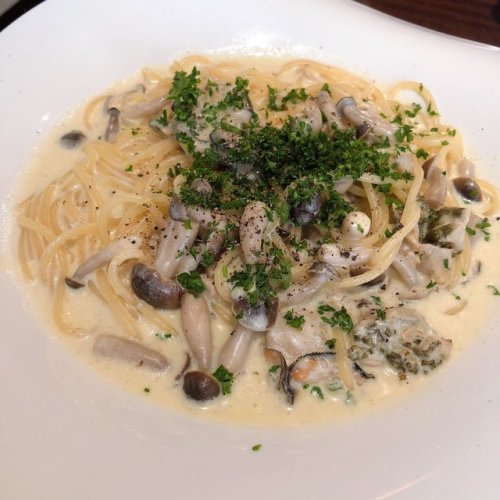 太野彩香さんのツイート: お腹減ったよお〜。。 お腹減ったねぇ〜。。？？？！！！ らんちゅ！！！ t.co/14OsqBbPV4