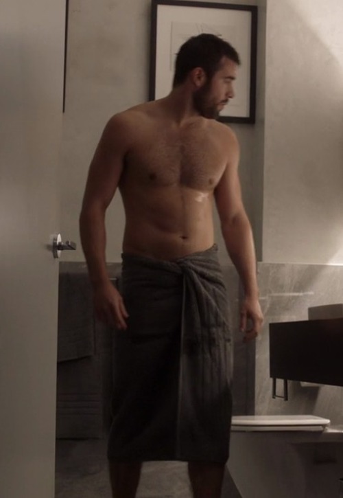 hotashellcelebmen: More here : http://shirtlessmenontheblog.blogspot.fr/2017/03/joshua-bowman-shirtless_13.html#more 