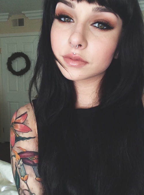 hells-cuties:alternativegirlsandguys:  x  ♡alternative babes♡