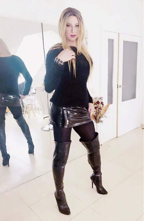 maicacd: The longer the boots, the shorter the skirt…