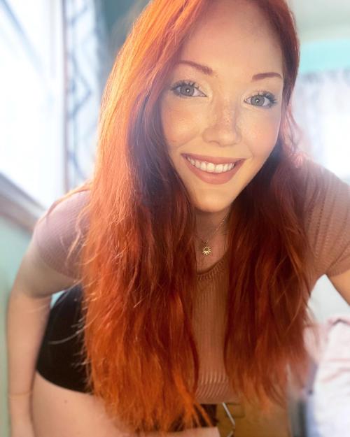 redhead-beauty:Selfie 🙂