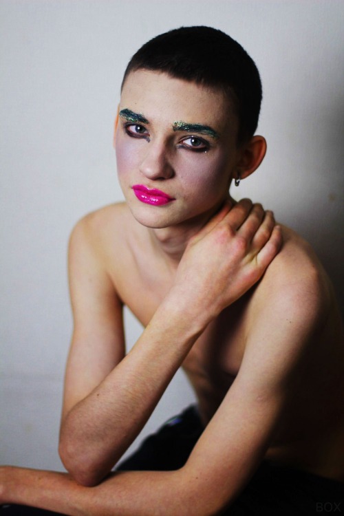SPOTLIGHT: ‘GRIMY 301’ by Box Photography“I’m going to take 301 pictures of boys with make-up. In Ru