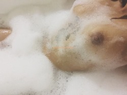 adultc0ntent:  THERES SO MUCH BUBBLES ITS