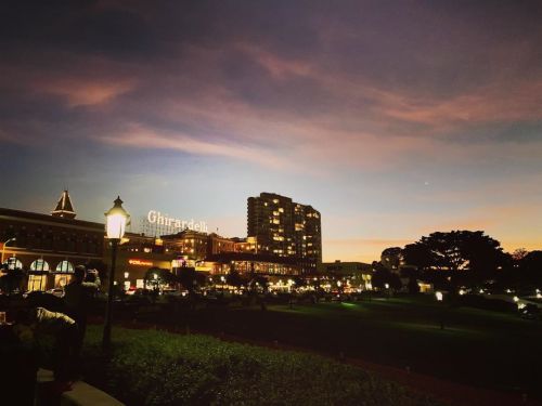 @Ghirardelli @sanfrancisco.city @sfchronicle 🚃🚋🌌🌃🏙 (at Cable Car - San Francisco) https://www.instagram.com/p/B5B1djxgKL9/?igshid=1g0pjdybipy96