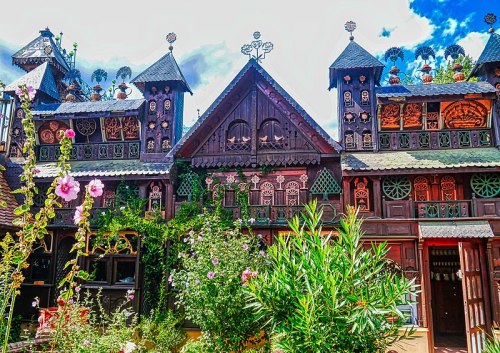  The Secret Gardens of Vaulx, near Rumilly in Haute-Savoie, France are a mosaic of small baroque and