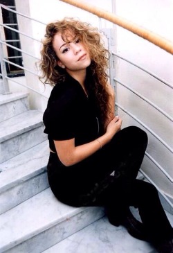 mrdontgiveafuck:  Mariah was too nice . 