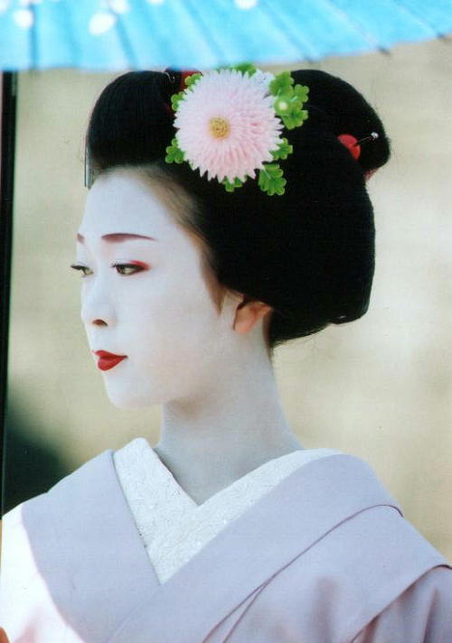 geisha-kai: Maiko Fukuhana of Miyagawacho in 2003 (SOURCE)She’s now retired