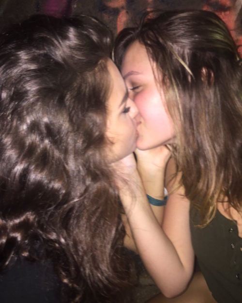 lesbianlovekissing: porn pictures