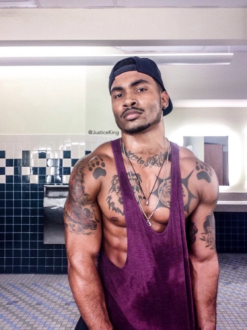 justiceking:  NoDaysOff! 😤  Instagram | JusticeKing Twitter | JusticeKing216 Tumblr | JusticeKing