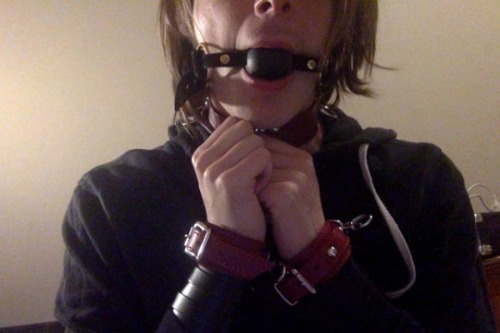 Porn photo puppy-slave-boy:feelin cute in my new collar