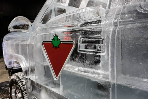 givememuchosbesos:  the-empress-celes:  bri-ecrit:  bobbycaputo:  Fully Functional and Driveable Truck Made of Ice A Canadian ice sculpture company called Iceculture took on an incredible challenge recently. The result is pretty much unbelievable. Canadia