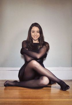 lovebarestockingfeet:  Aubrey Plaza 