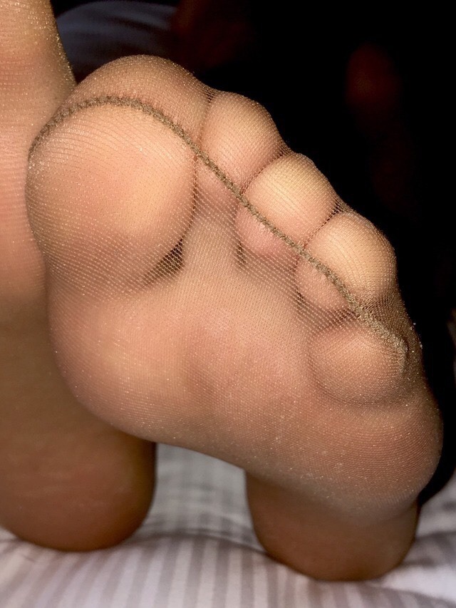 grandstatesmanhumanranch:  feetandnylon:  What do you think about my feet?   I love your feet in pantyhose their sooo fucking pretty I wish I could get a footjob from you 