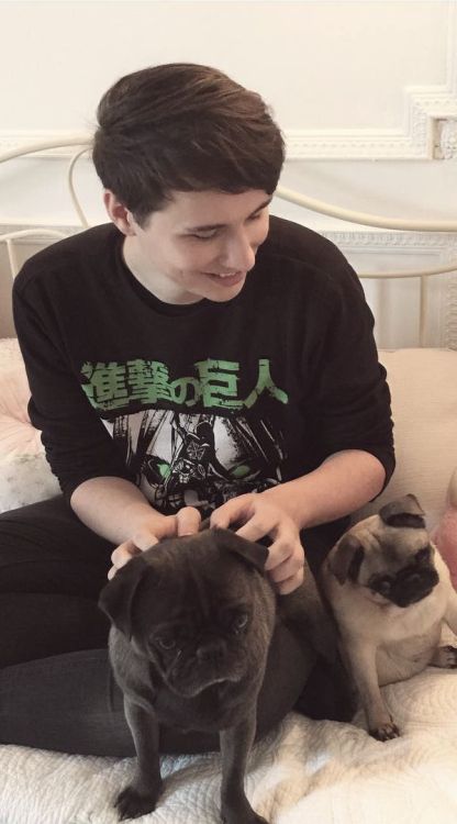 ohphantastical:just imagine phil giggling and taking this picture, then telling dan it’s too cute no