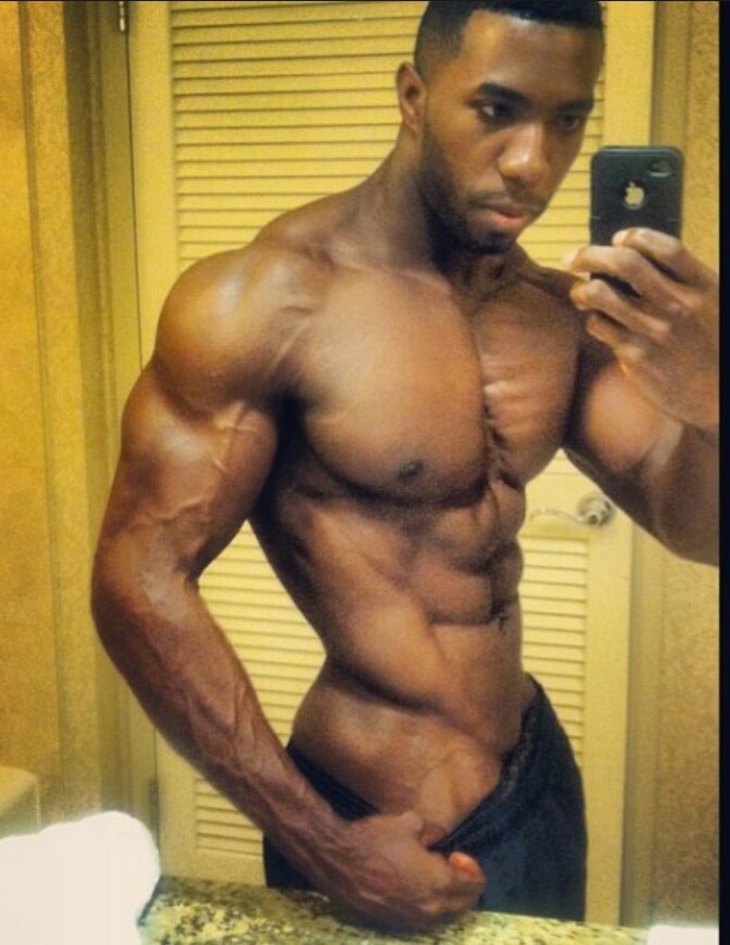 musclejaw:  RIPPED AND SEXYWWW.MUSCLEJAW.TUMBLR.COM 