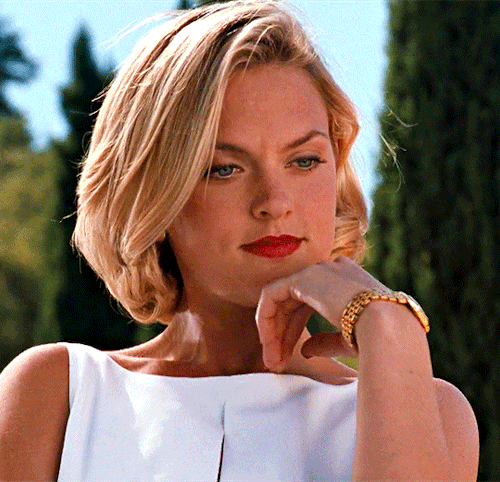 milfsource:ELAINE HENDRIX as MEREDITH BLAKE in The Parent Trap (1998) 