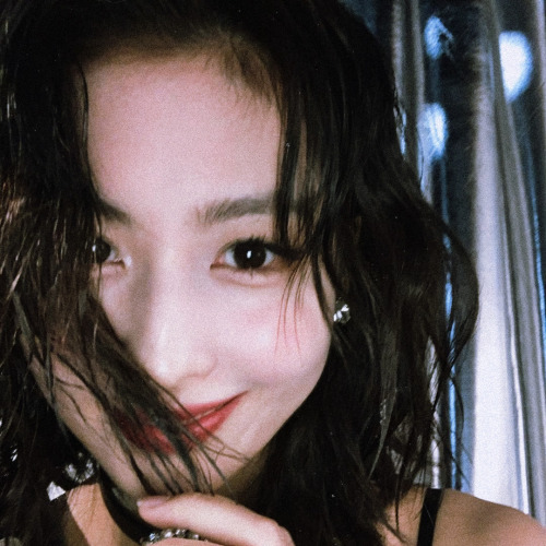 Momo - Grunge Aesthetic