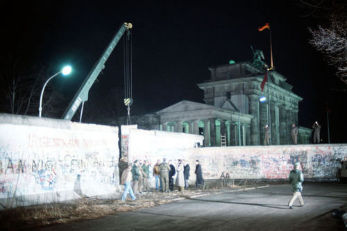 Crane removing part of the Berlin Wall near the Brandenburg Gate (December 21st, 1989).