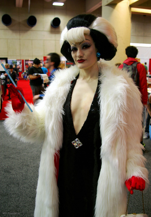 Cruella de Vil! Cruella De Vil! If she doesn’t scare you, no evil thing will! To see her is to take a sudden chill…
Cruella…
Cruella…
De Vil!!!!
Comic-Con. San Diego. 2013. Exhibit Hall Central.
Designer-Villain-Play by Cosplay Master *Annissë...