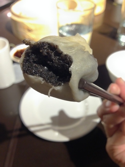 fatandfatter:  Dinner 5/18/2014: Din Tai Fung, 2621 NE 46th Street, Seattle Shared: Pork buns, 