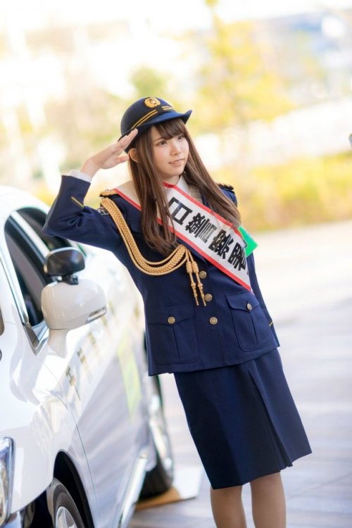 enakoえなこEnako became the chief of Chiba&rsquo;s Police Station for one day on December 14.