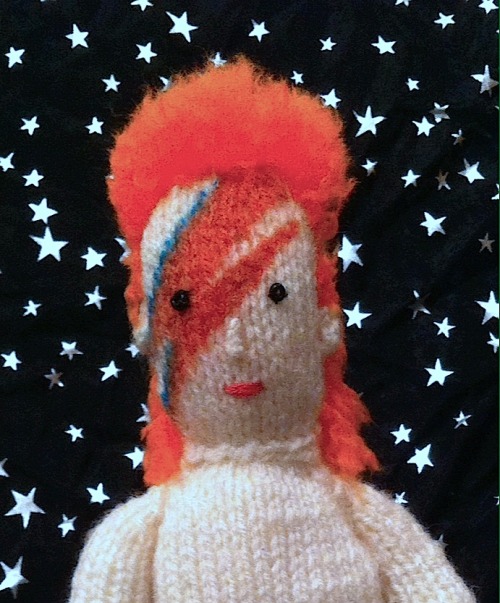 XXX theonewhoknits:  I taught myself to knit photo