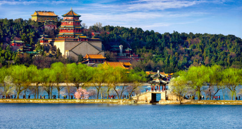 fuckyeahchinesegarden:Winter & Spring at Yi He Yuan( the Summer Palace) in China.颐和园的冬与春。